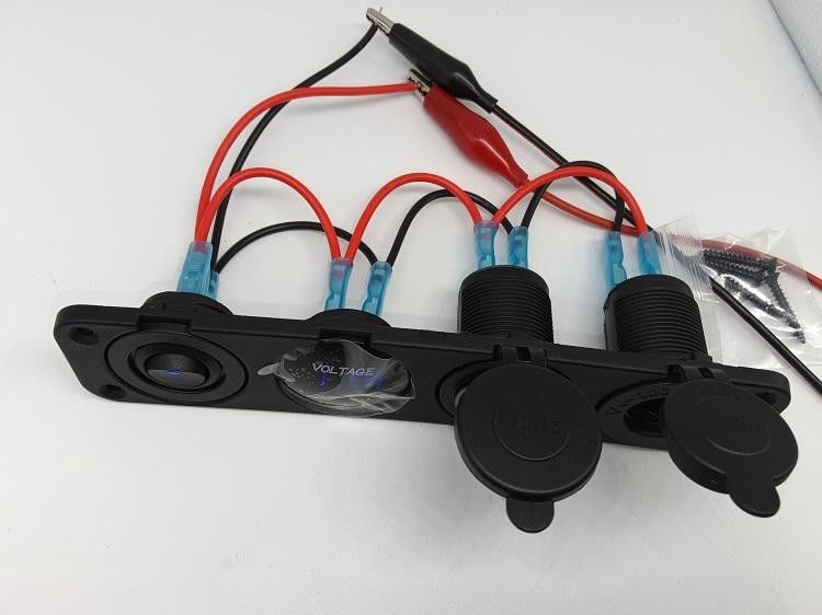 4 en 1 Voltímetro automotriz doble USB 12V Cigarro de coche encendedor Voltímetro con interruptor